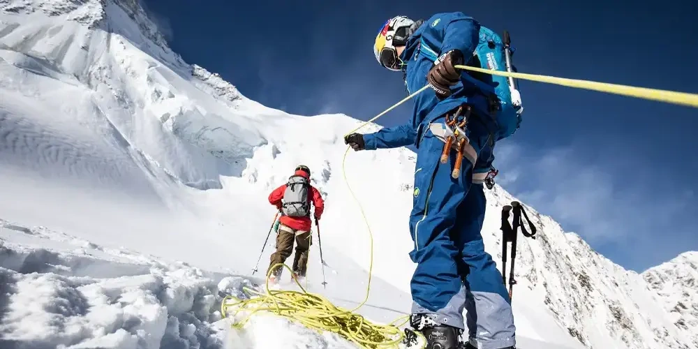 تجهیزات ضروری کوهنوردی با اسکی | انواع کوهنوردی 