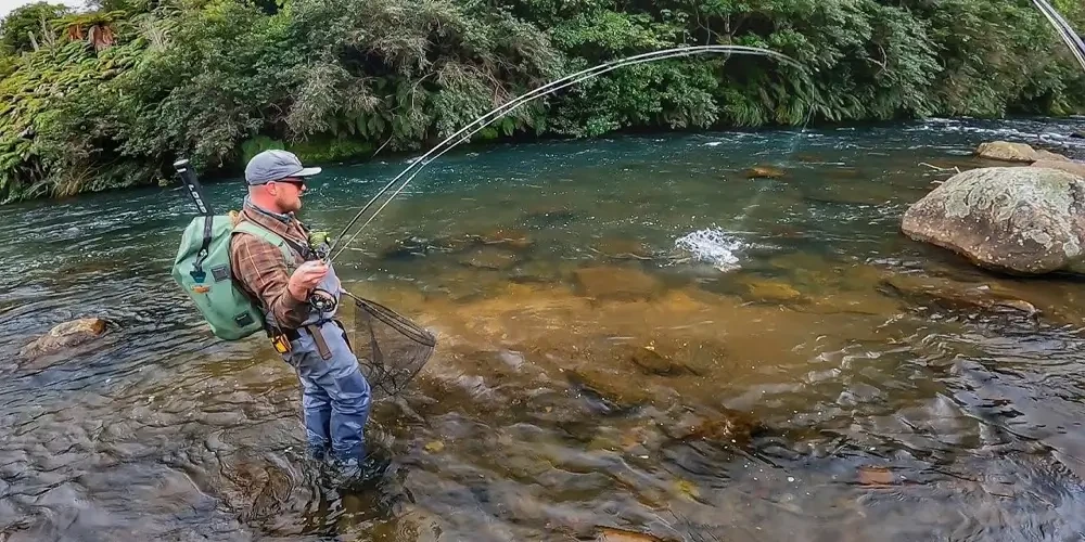 روش ماهیگیری فلای فیشینگ | روش های ماهیگیری در رودخانه