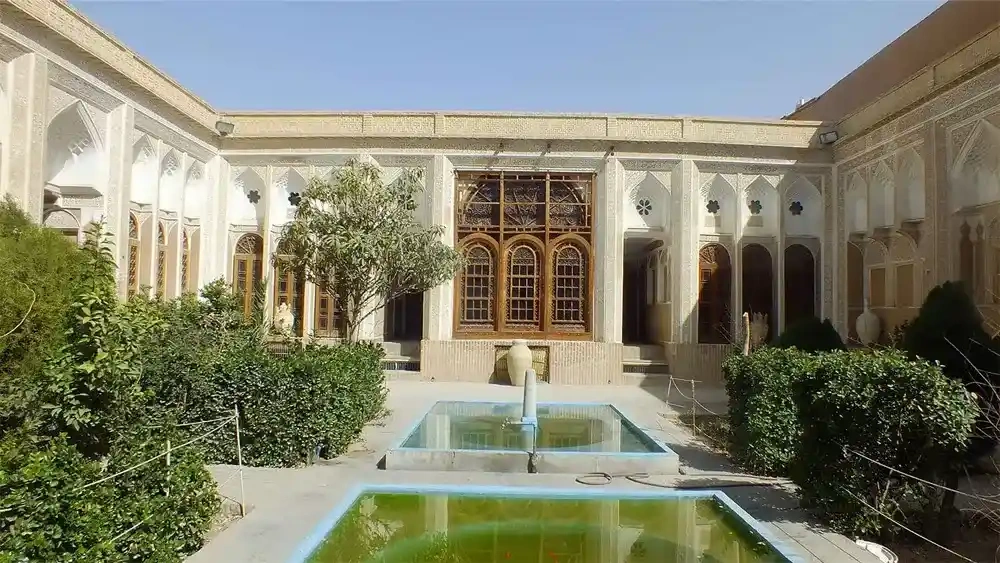 موزه آب (خانه کلاهدوزها) | سفر به یزد