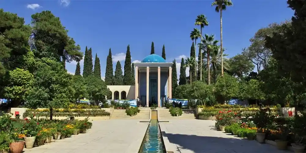 آرامگاه سعدی؛ شیخ‌العجل ایرانی تبار  | سفر به شیراز