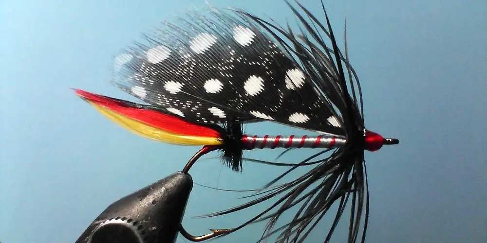 3. فلای فیشینگ یا ماهیگیری با مگس مصنوعی (Fly Fishing)