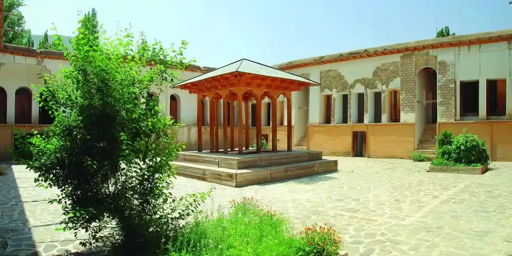 خانه نیمایوشیج شاعر بلند آوازه ایرانی |  استان مازندران