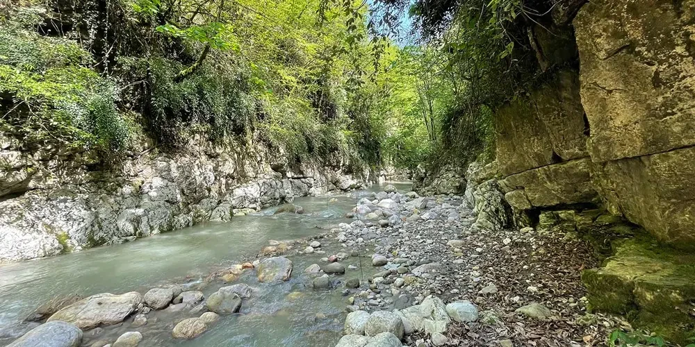 چالش با رودخانه در گرم‌ترین روزهای سال | روستای تنگ دار