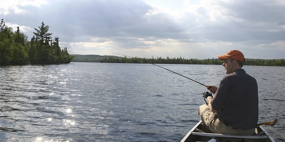 ماهیگیری در دریاچه طبیعی به چه شکل است؟