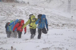 ویدیو کوهنوردی در طوفان | اقدامات ضروری در زمان طوفان در کوهستان