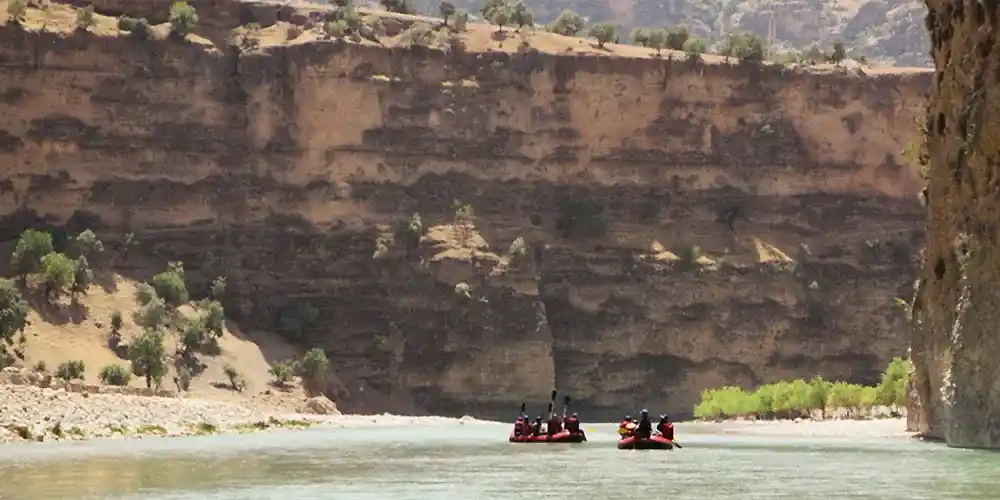  ویژگی‌های فرهنگی | رفتینگ در رودخانه ارمند